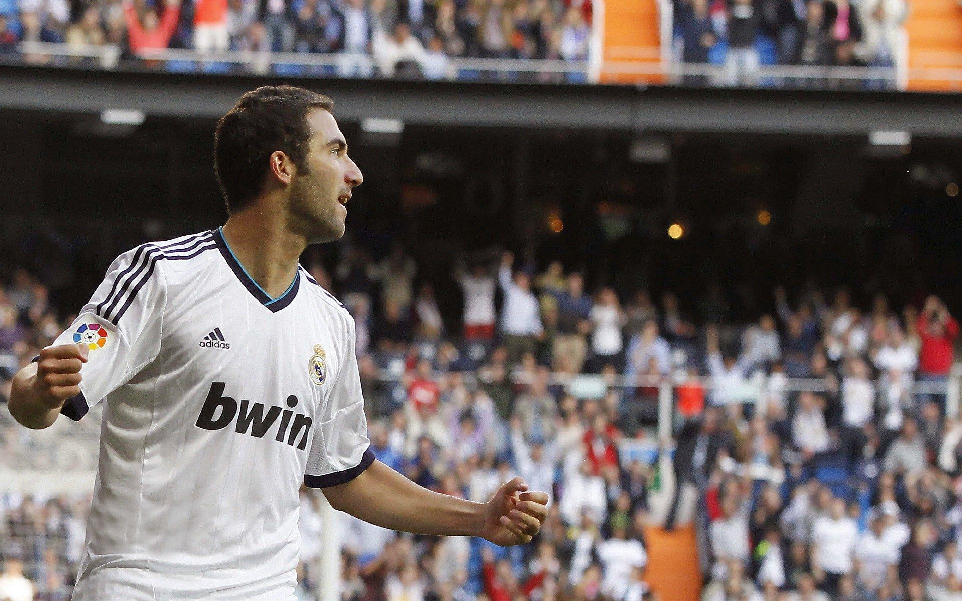 杰伦·约翰逊创历史纪录！最快达成350分150板100助 前锋位置新标杆诞生